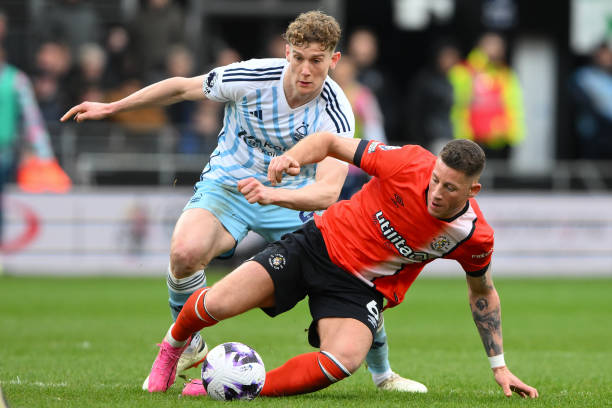 表现出的出 表现出的出