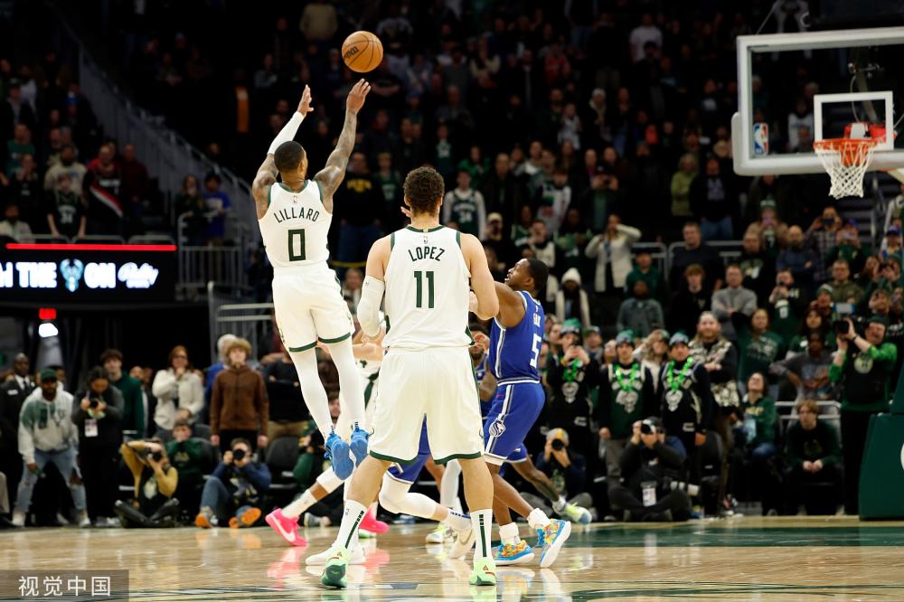 着球员们跨 着球员们跨